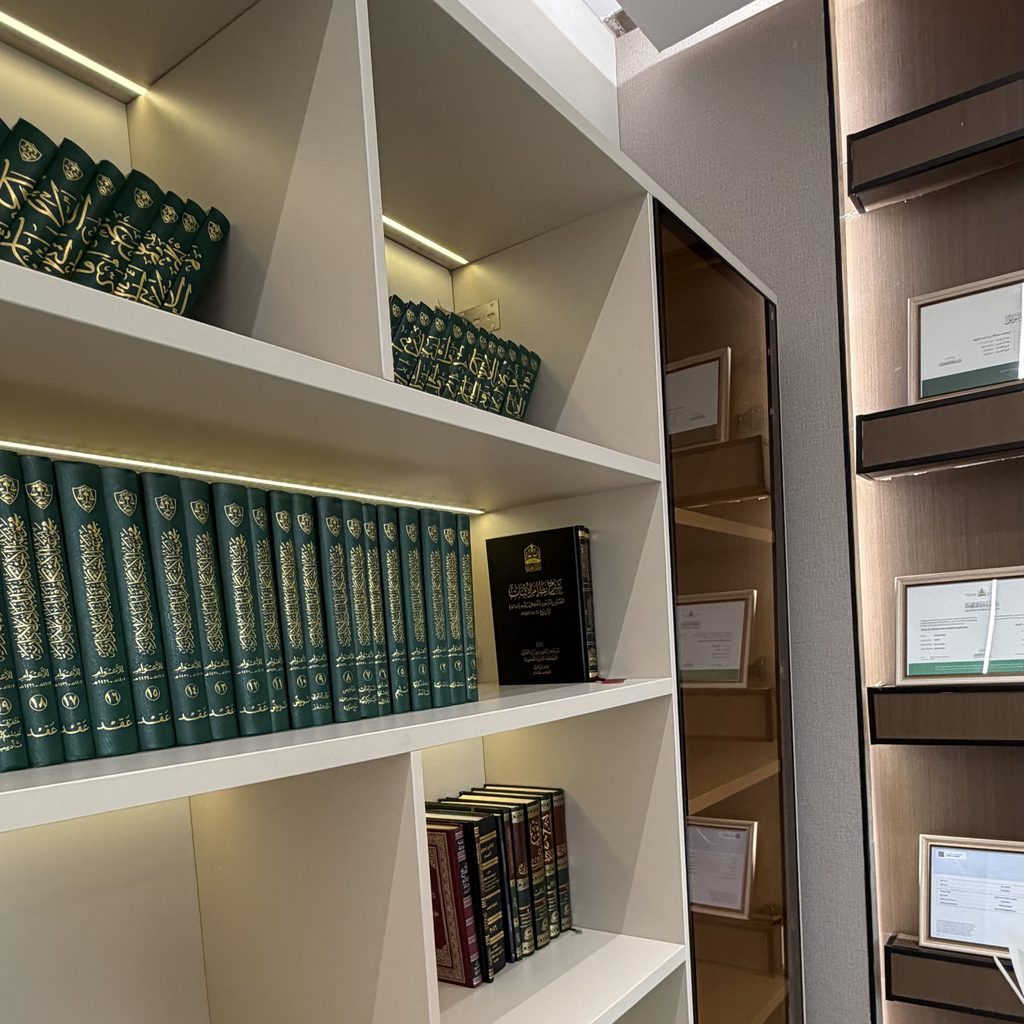 مكتبة الكتب القانونية وشهادات الاعتماد في شركة أسس الترافع